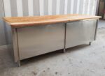 BANCONE ARMADIATO IN ACCIAIO INOX CON PIANO IN LEGNO - immagine 2