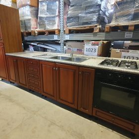 CUCINA IN LEGNO COMPLETA CON PENSILI