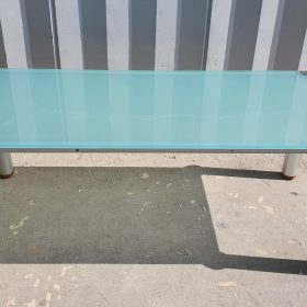 SCRIVANIA CON PIANO IN CRISTALLO TEMPERATO E SATINATO