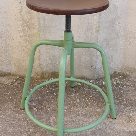 SGABELLO CON ALTEZZA REGOLABILE