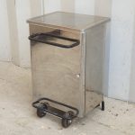 BIDONE IN ACCIAIO INOX CON RUOTE E PEDALE - immagine 3