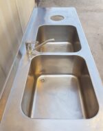 LAVELLO IN ACCIAIO INOX CON 2 VASCHE + FORO SBARAZZO - immagine 2