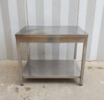TAVOLO IN ACCIAIO INOX CON DUE RIPIANI cm 100x70x84h