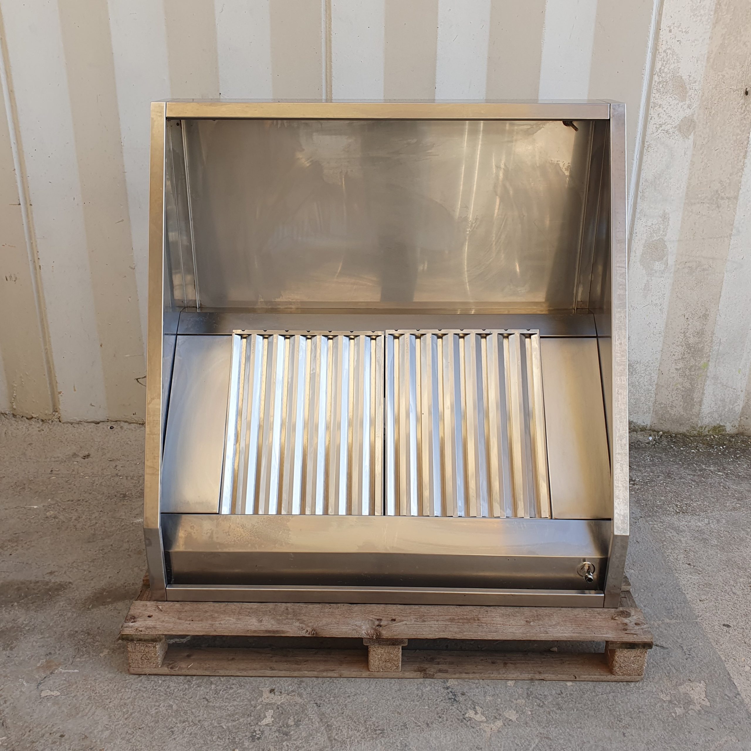 3125 -- 000 (3710) CAPPA A PARETE cm 110x110x55h - immagine 1