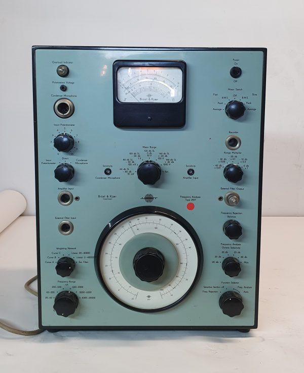 FREQUENCY RESPONSE TRACER BRUEL & KJAER TYPE 2107
