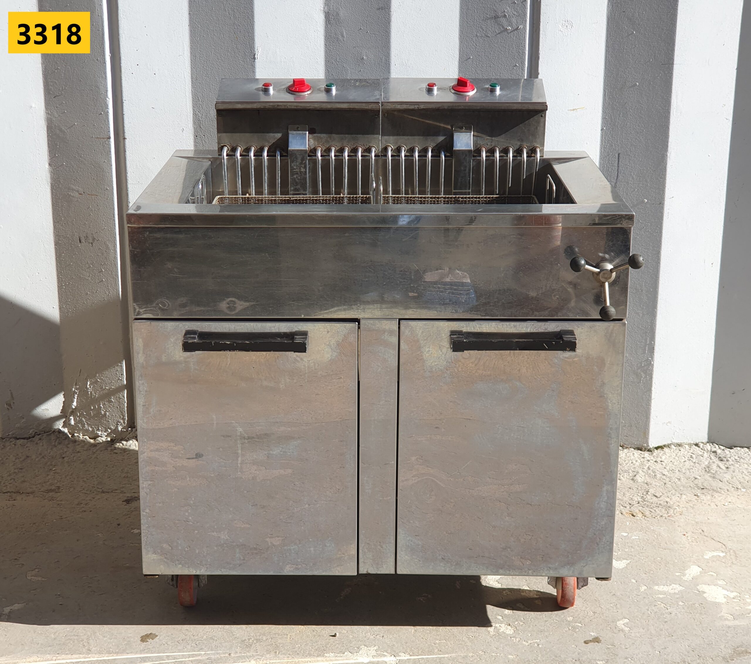 3318 -- 000 (3907) FRIGGITRICE ELETTRICA DA PASTICCERIA - immagine 1