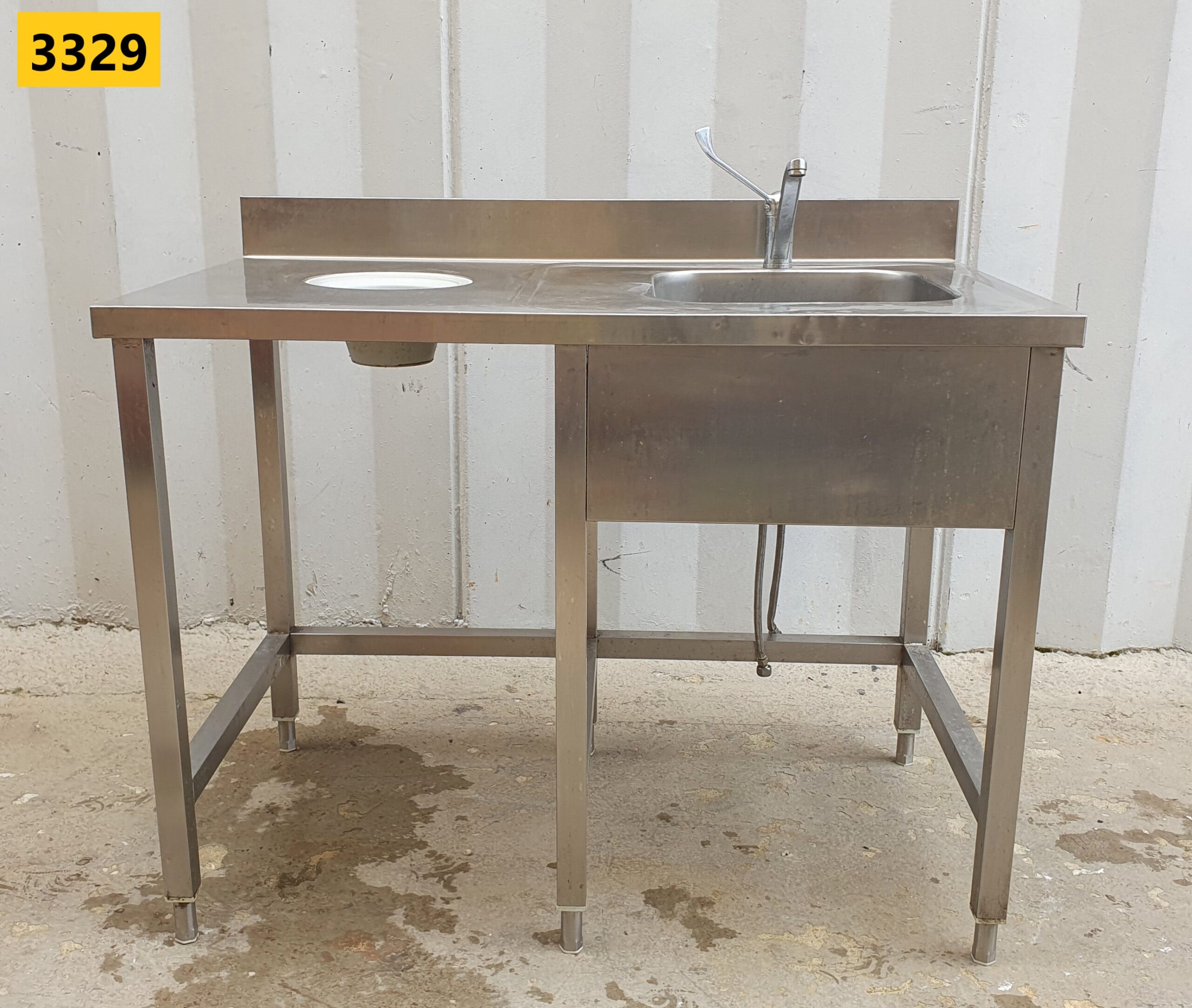 3329 -- 000 (3918) LAVELLO CON FORO SBARAZZO cm 120x70x100h - immagine 1